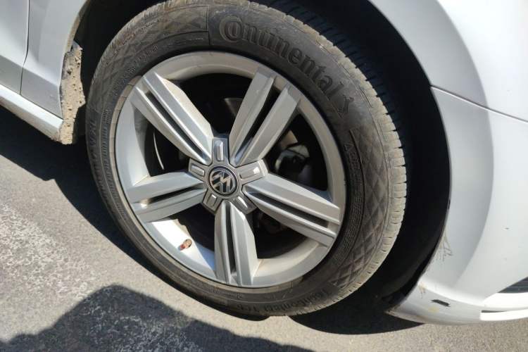 Used Volkswagen Lamando 2018 280TSI DSG Comfort Edition Right Front Wheel Hub