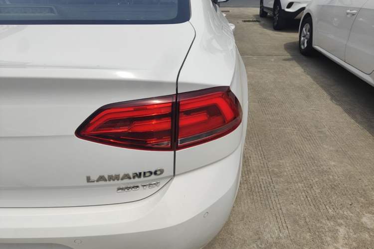 Used Volkswagen Lamando 2018 280TSI DSG Comfort Edition Right Rear Taillight