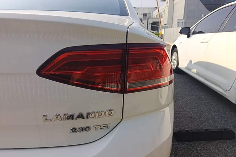 Used Volkswagen Lamando 2018 280TSI DSG Comfort Edition Right Rear Taillight