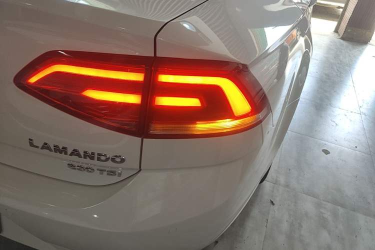Used Volkswagen Lamando 2018 230TSI DSG Fashion Edition Right Rear Taillight