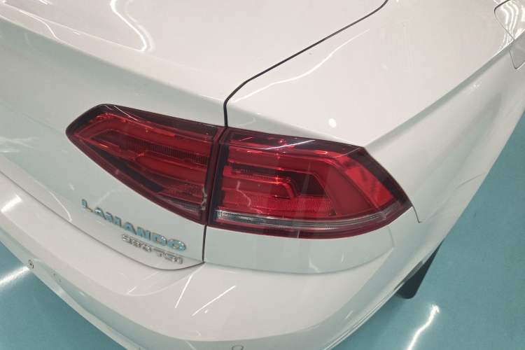 Used Volkswagen Lamando 2018 280TSI DSG Comfort Edition Right Rear Taillight