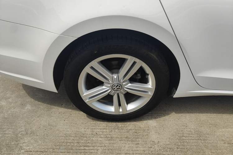 Used Volkswagen Lamando 2018 280TSI DSG Comfort Edition Right Rear Wheel Hub