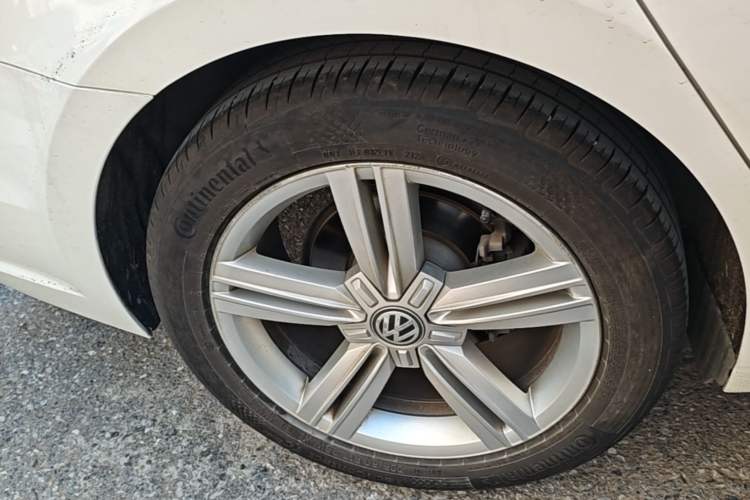 Used Volkswagen Lamando 2018 280TSI DSG Comfort Edition Right Rear Wheel Hub