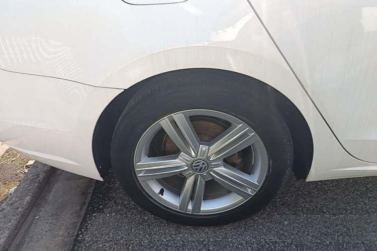 Used Volkswagen Lamando 2018 280TSI DSG Comfort Edition Right Rear Wheel Hub