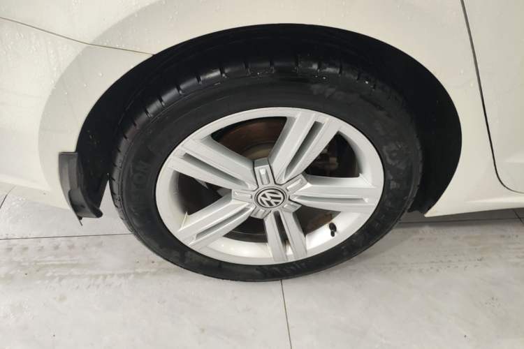 Used Volkswagen Lamando 2018 280TSI DSG Comfort Edition Right Rear Wheel Hub