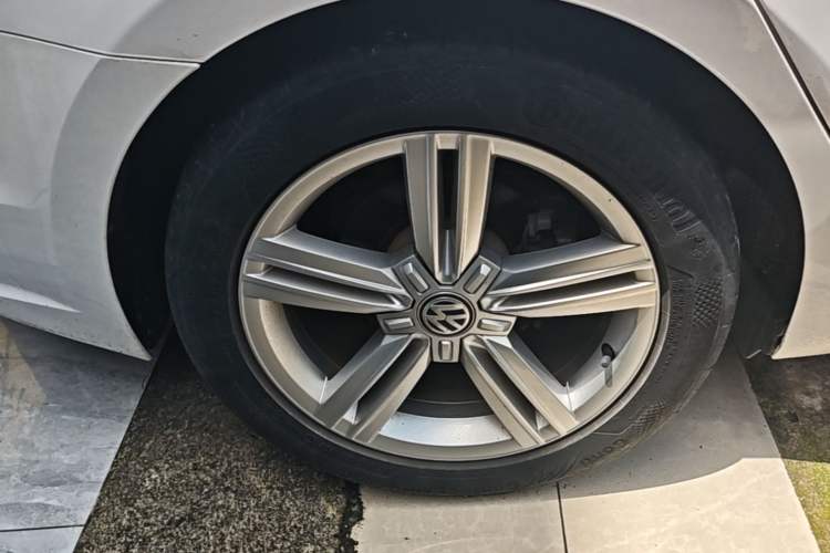 Used Volkswagen Lamando 2018 280TSI DSG Comfort Edition Right Rear Wheel Hub