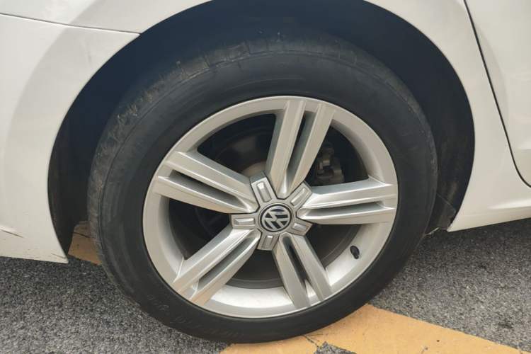 Used Volkswagen Lamando 2018 280TSI DSG Comfort Edition Right Rear Wheel Hub