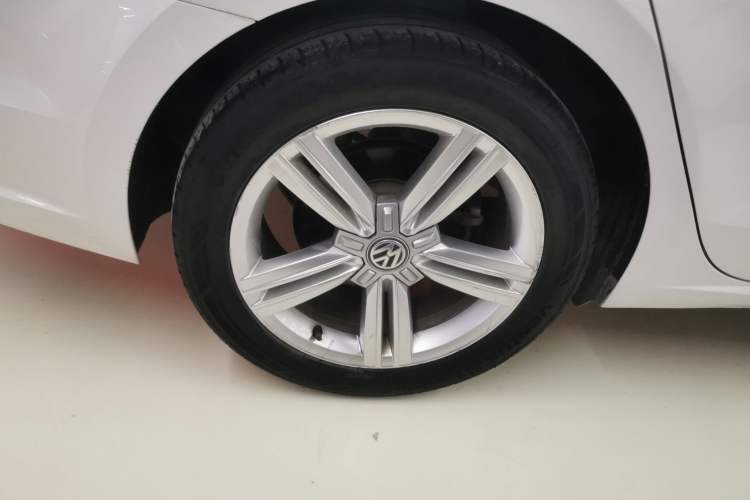 Used Volkswagen Lamando 2018 280TSI DSG Comfort Edition Right Rear Wheel Hub