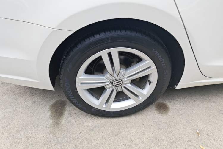 Used Volkswagen Lamando 2018 280TSI DSG Comfort Edition Right Rear Wheel Hub