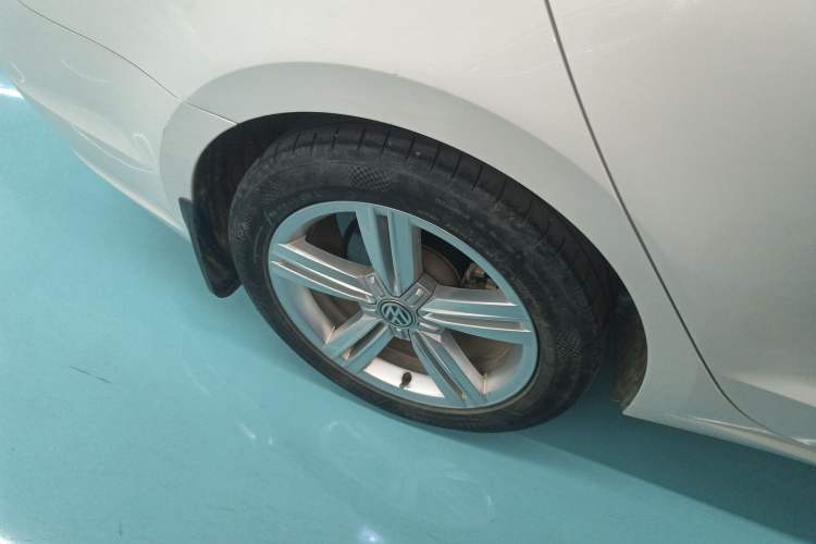 Used Volkswagen Lamando 2018 280TSI DSG Comfort Edition Right Rear Wheel Hub