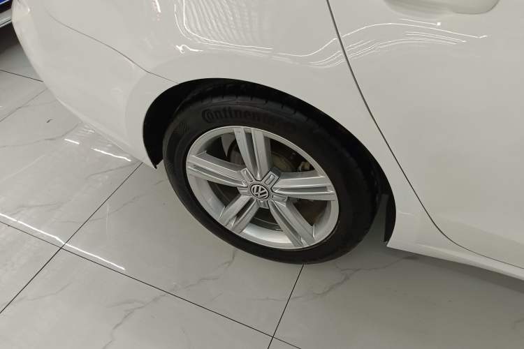 Used Volkswagen Lamando 2018 280TSI DSG Comfort Edition Right Rear Wheel Hub