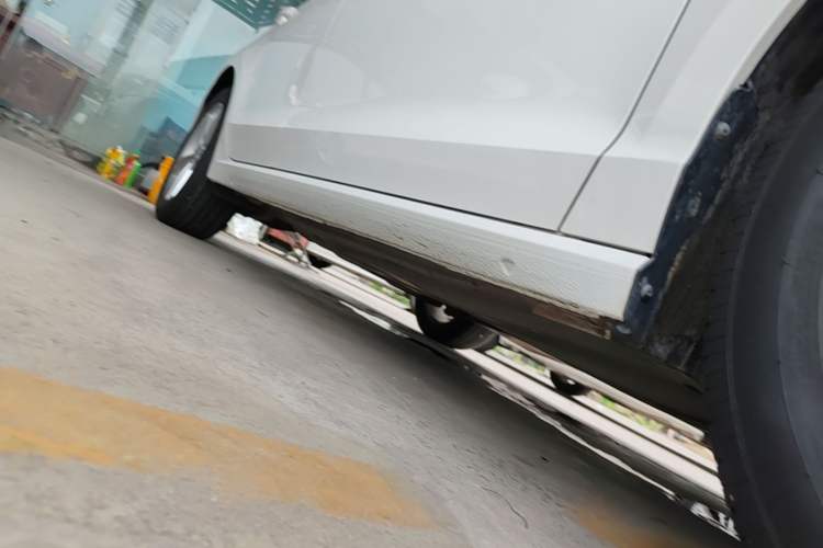 Used Volkswagen Lamando 2018 280TSI DSG Comfort Edition Right Side Sill