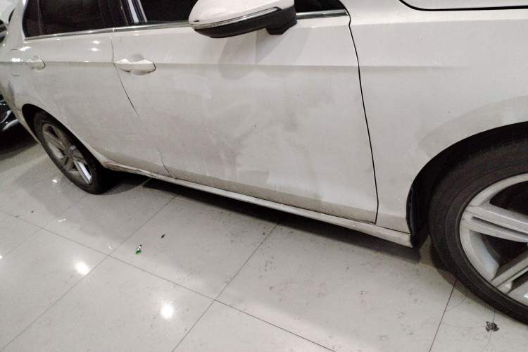 Used Volkswagen Lamando 2018 280TSI DSG Comfort Edition Right Side Sill