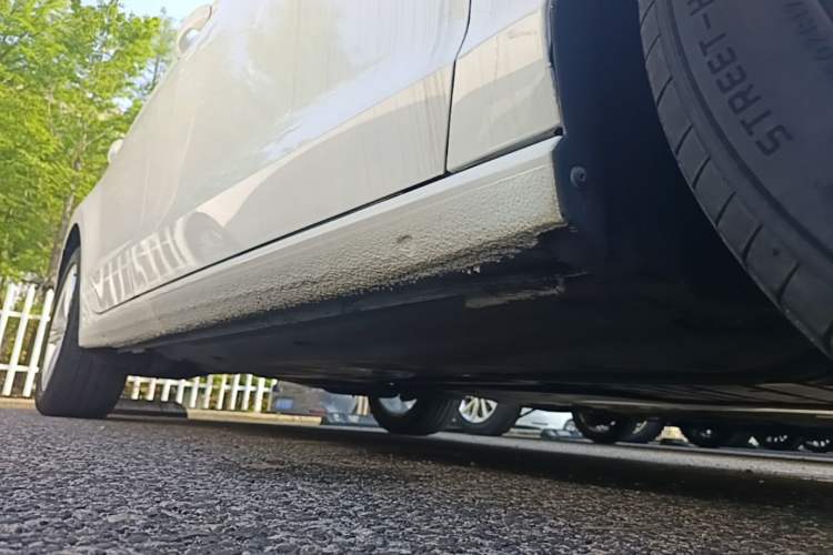 Used Volkswagen Lamando 2018 280TSI DSG Comfort Edition Right Side Sill