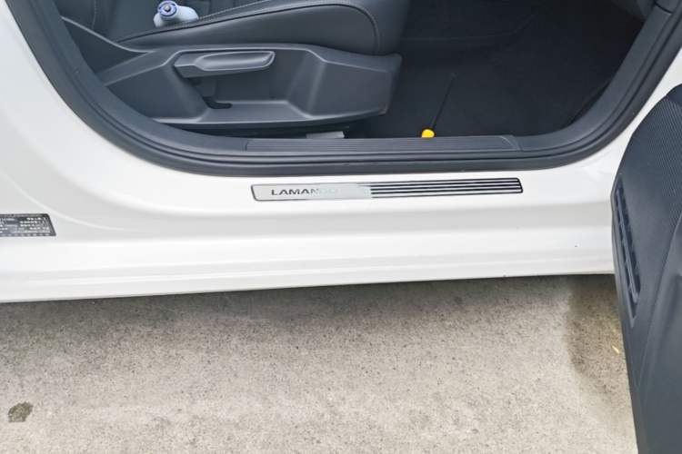 Used Volkswagen Lamando 2018 280TSI DSG Comfort Edition Right Side Sill