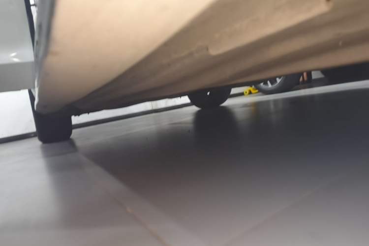 Used Volkswagen Lamando 2018 280TSI DSG Comfort Edition Right Side Sill