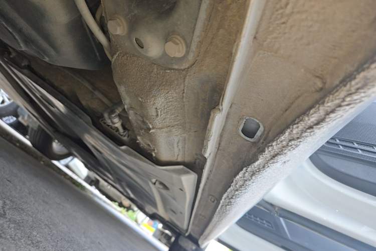 Used Volkswagen Lamando 2018 280TSI DSG Comfort Edition Right Side Sill