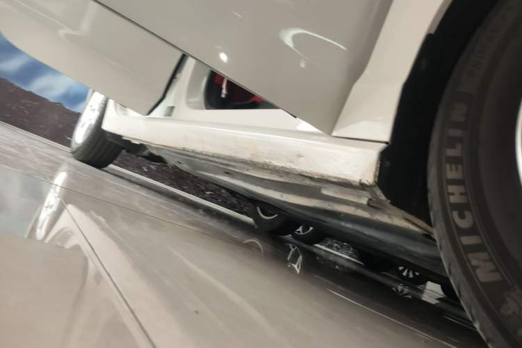 Used Volkswagen Lamando 2018 230TSI DSG Fashion Edition Right Side Sill