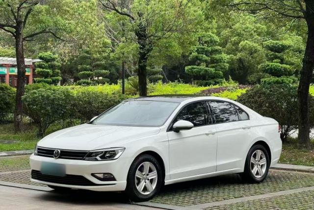 Ojetý Volkswagen Lamando 2018 230TSI DSG Fashion Edition