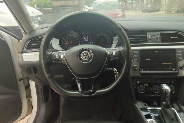 Used Volkswagen Lamando 2018 280TSI DSG Comfort Edition Steering Wheel