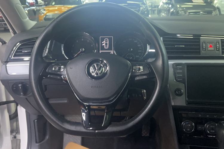 Used Volkswagen Lamando 2018 280TSI DSG Comfort Edition Steering Wheel