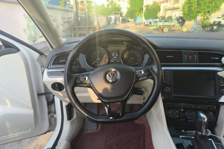Used Volkswagen Lamando 2018 280TSI DSG Comfort Edition Steering Wheel