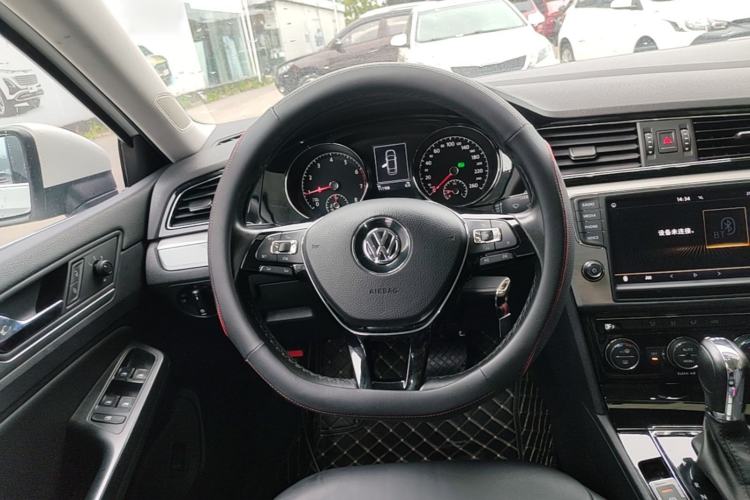 Used Volkswagen Lamando 2018 280TSI DSG Comfort Edition Steering Wheel
