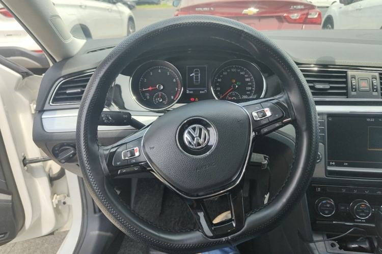 Used Volkswagen Lamando 2018 280TSI DSG Comfort Edition Steering Wheel