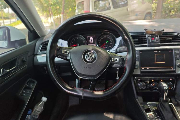 Used Volkswagen Lamando 2018 280TSI DSG Comfort Edition Steering Wheel