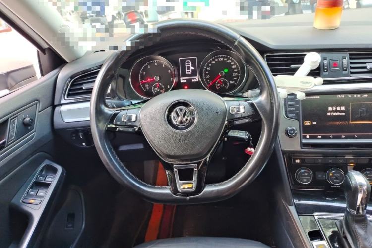 Used Volkswagen Lamando 2018 280TSI DSG Comfort Edition Steering Wheel