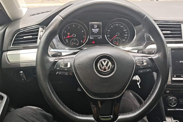 Used Volkswagen Lamando 2018 280TSI DSG Comfort Edition Steering Wheel