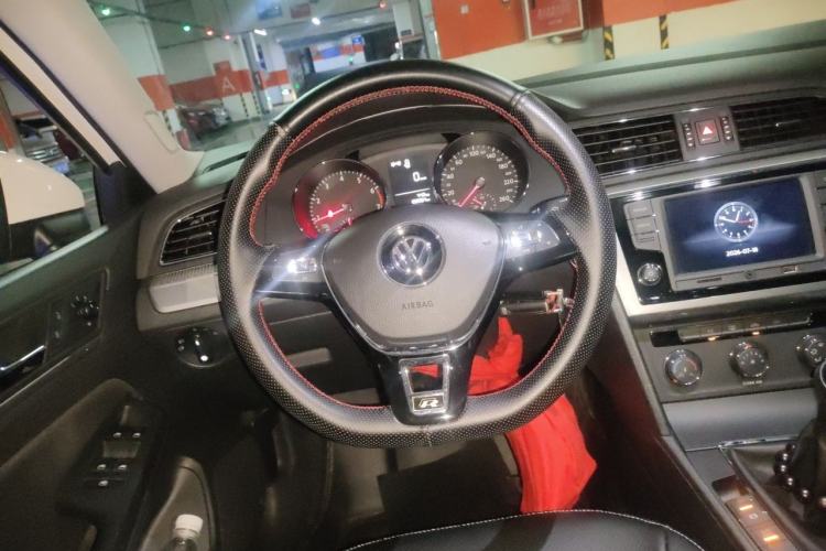 Used Volkswagen Lamando 2018 230TSI Manual Trend Edition Steering Wheel