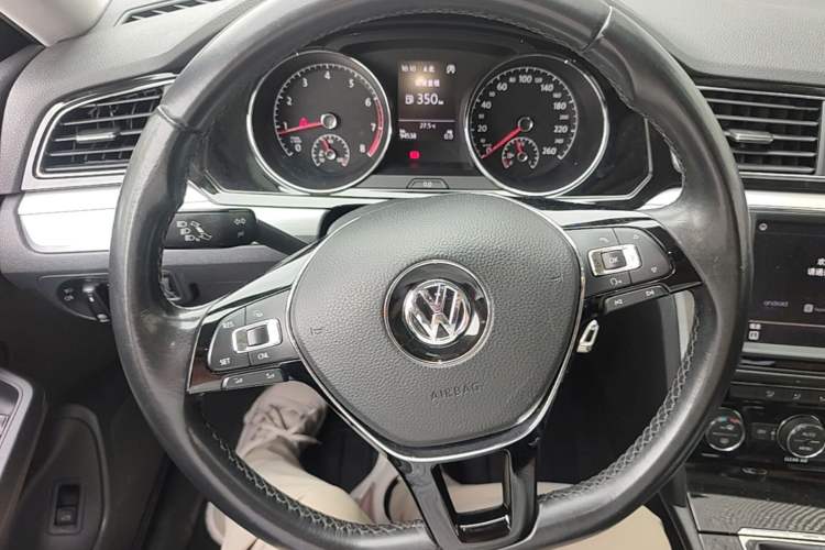 Used Volkswagen Lamando 2018 280TSI Manual Comfort Edition Steering Wheel