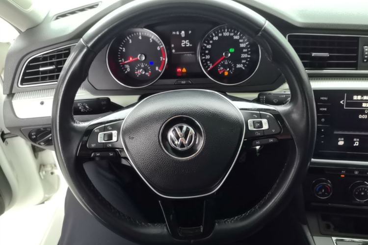 Used Volkswagen Lamando 2018 230TSI DSG Fashion Edition Steering Wheel