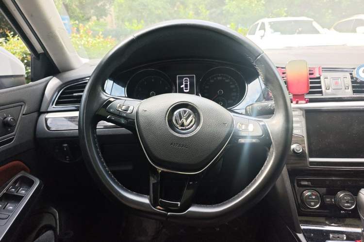 Used Volkswagen Lamando 2018 280TSI DSG Comfort Edition Steering Wheel