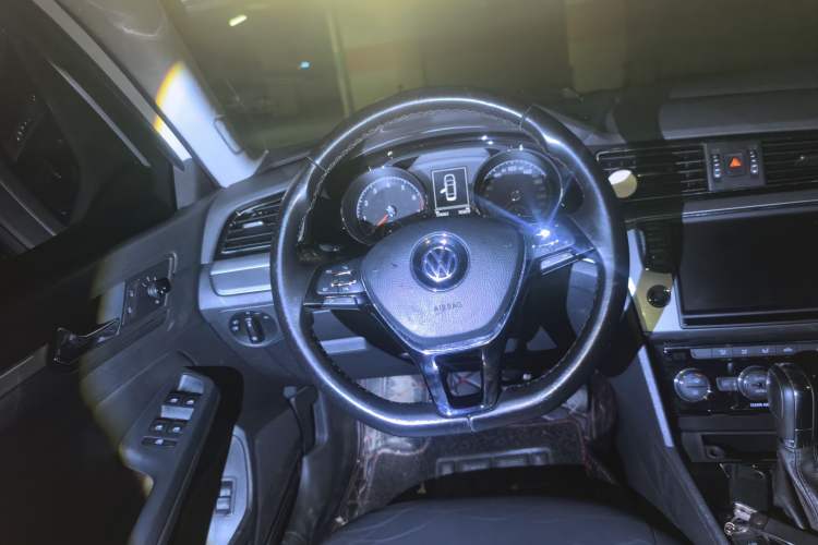 Used Volkswagen Lamando 2018 280TSI DSG Comfort Edition Steering Wheel