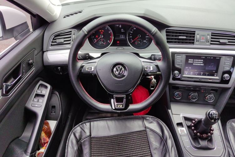 Used Volkswagen Lamando 2018 230TSI Manual Trend Edition Steering Wheel