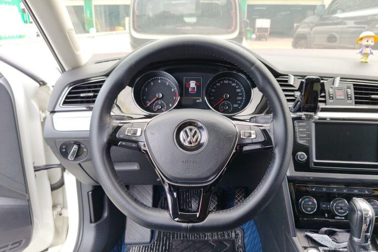 Used Volkswagen Lamando 2018 330TSI DSG Luxury Edition Steering Wheel