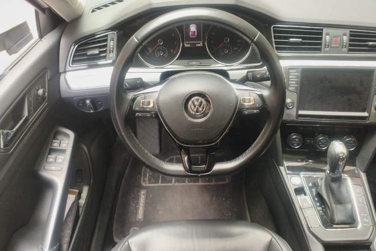 Used Volkswagen Lamando 2018 280TSI DSG Luxury Edition Steering Wheel