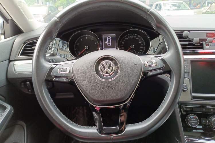 Used Volkswagen Lamando 2018 280TSI DSG Comfort Edition Steering Wheel