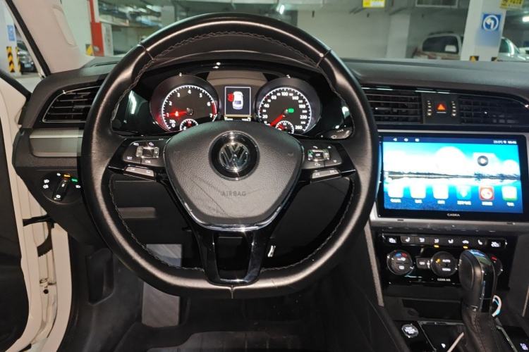 Used Volkswagen Lamando 2018 280TSI DSG Luxury Edition Steering Wheel