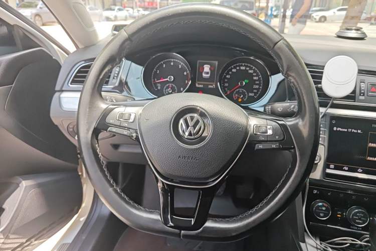 Used Volkswagen Lamando 2018 280TSI DSG Luxury Edition Steering Wheel