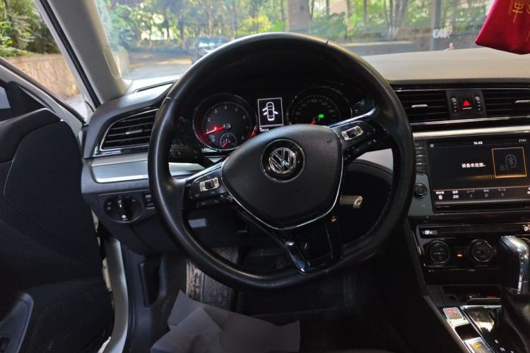 Used Volkswagen Lamando 2018 280TSI DSG Comfort Edition Steering Wheel