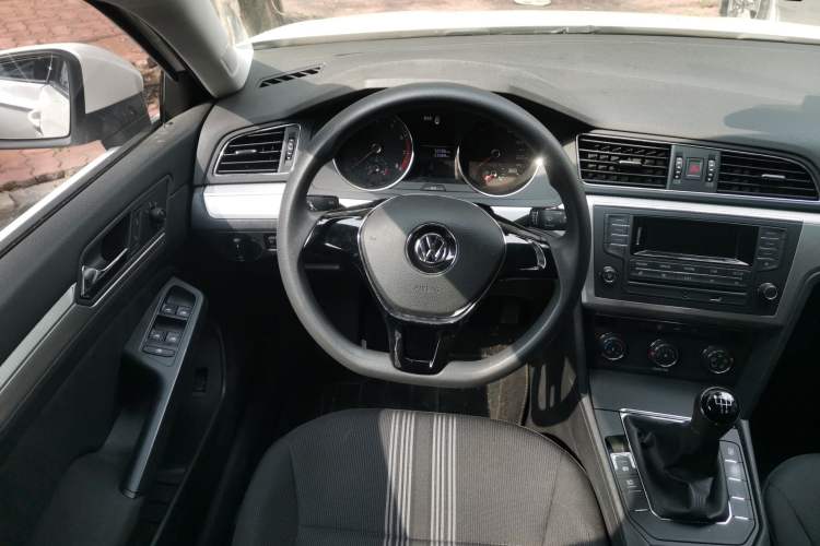 Used Volkswagen Lamando 2018 230TSI Manual Trend Edition Steering Wheel