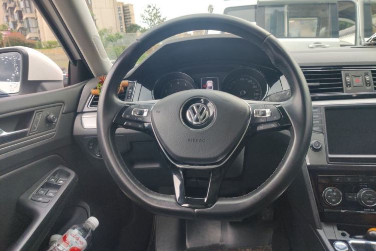 Used Volkswagen Lamando 2018 280TSI DSG Luxury Edition Steering Wheel