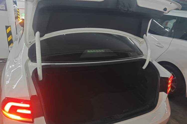 Used Volkswagen Lamando 2018 230TSI DSG Fashion Edition Trunk