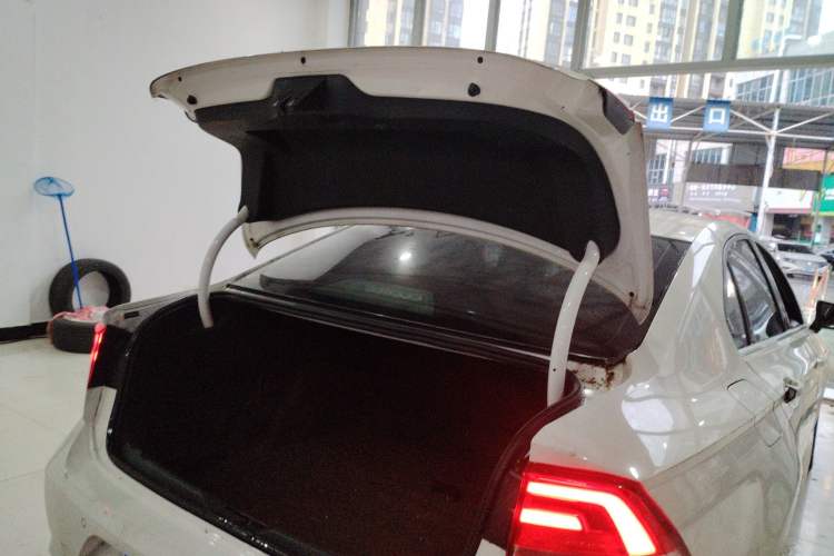 Used Volkswagen Lamando 2018 280TSI DSG Comfort Edition Trunk