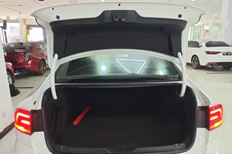 Used Volkswagen Lamando 2018 280TSI DSG Comfort Edition Trunk