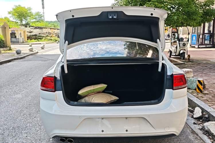Used Volkswagen Lamando 2018 280TSI DSG Comfort Edition Trunk