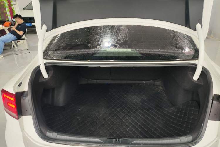 Used Volkswagen Lamando 2018 280TSI DSG Comfort Edition Trunk